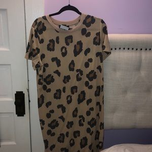 Leopard T-shirt dress